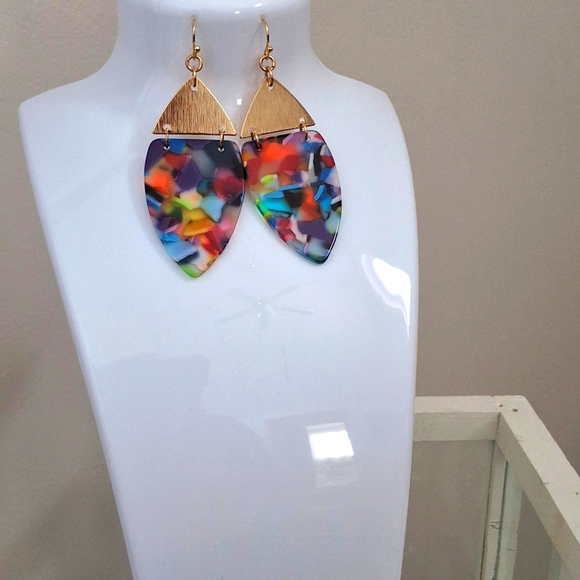 💥SALE💥Leaf Shape NEW Brushed Gold Multi-Colored Dangle Earrings - Picture 4 of 4